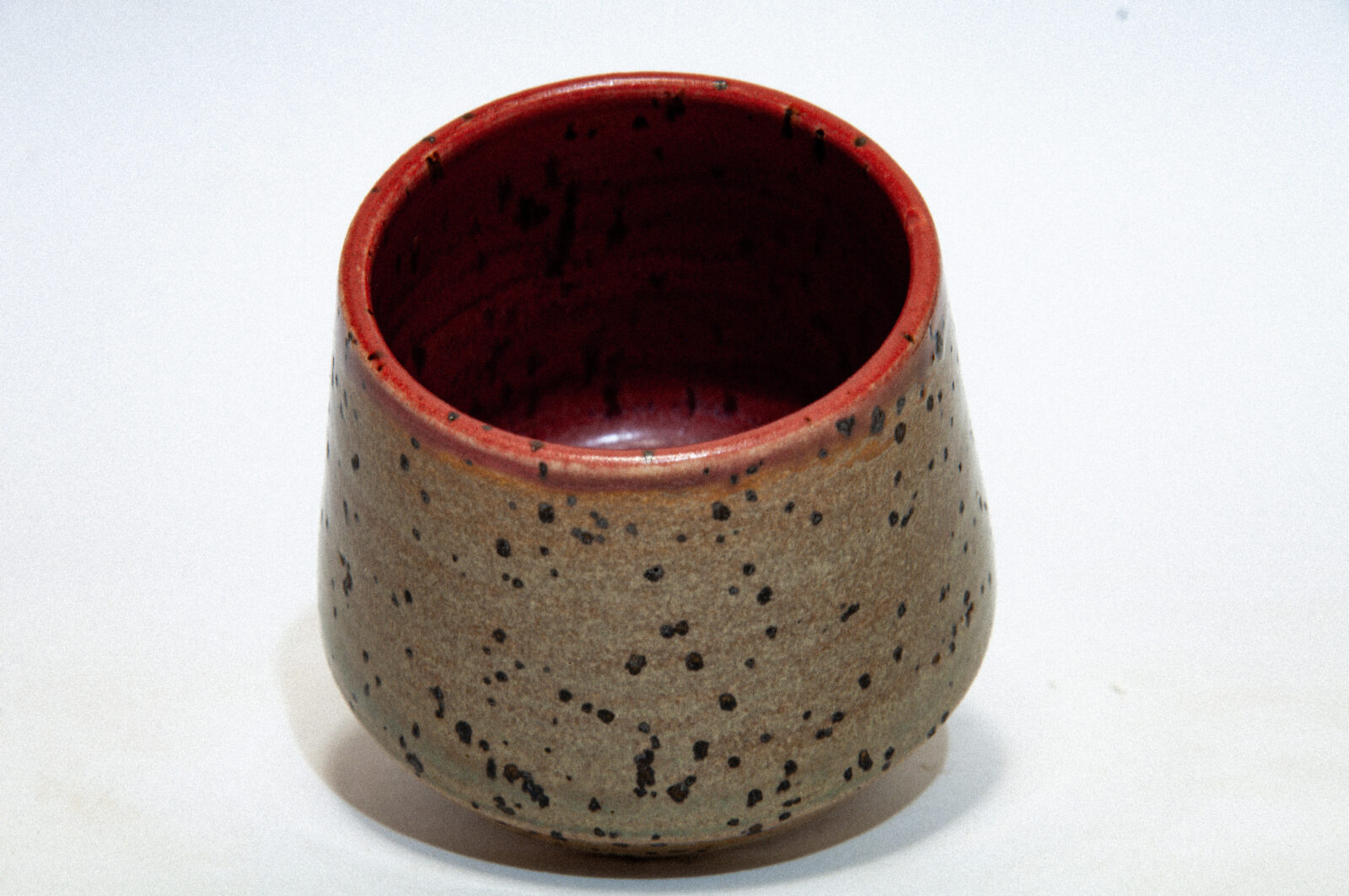 Copo de Cerâmica Esmalte Reativo com Interior Vermelho